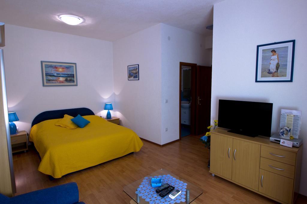 Apartments And Rooms Dis Vis Room photo